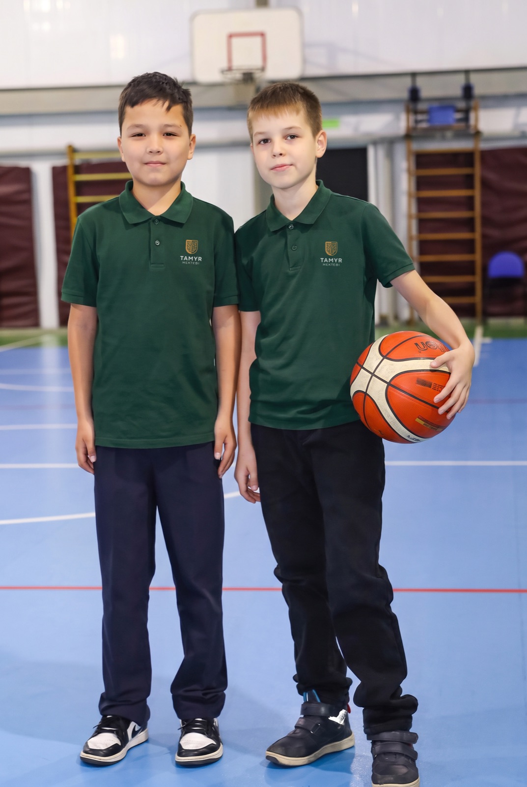 Ученики в спортивной форме TAMYR